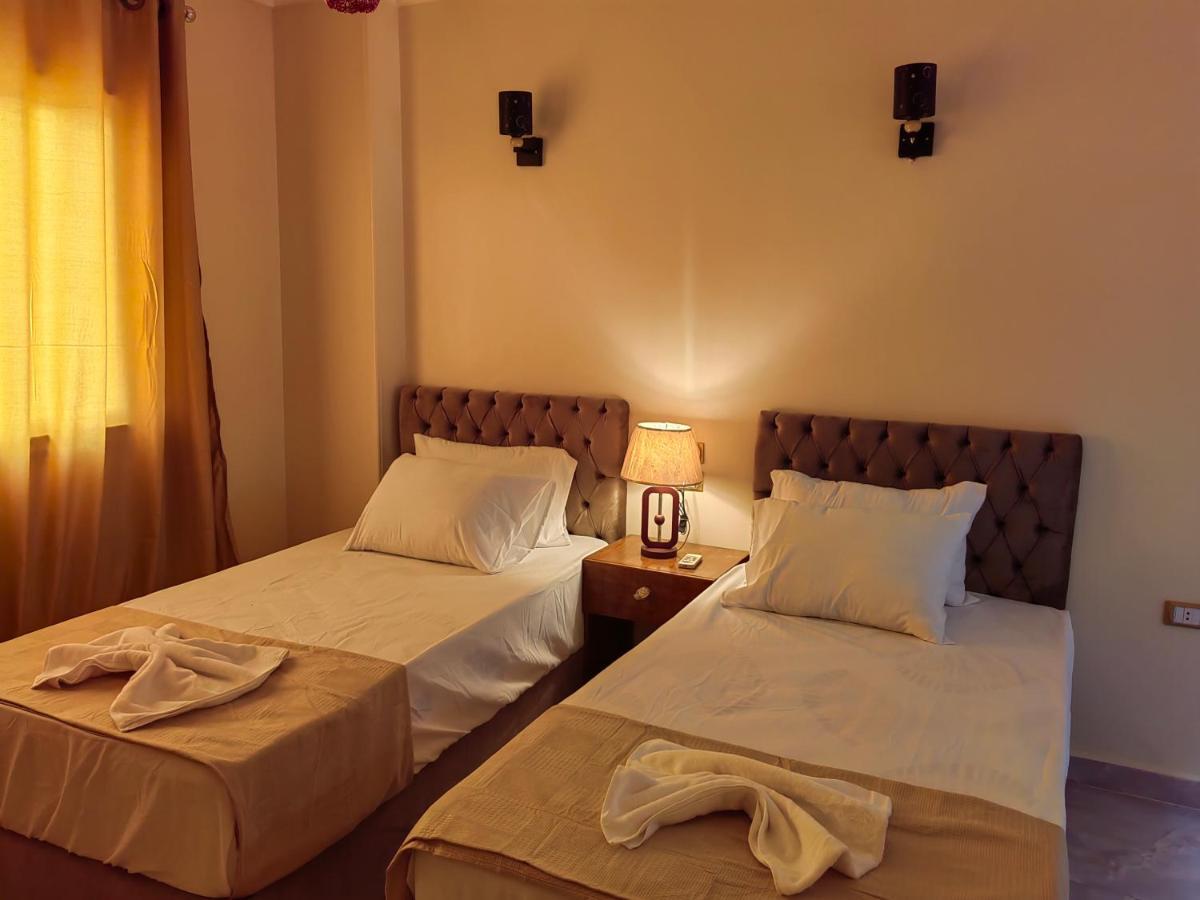 Gem Overlooking Inn Nazlet el Simman ภายนอก รูปภาพ